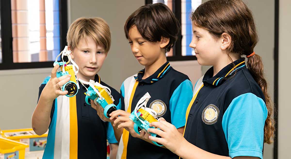 220608nirimbastateschoolsteam | Kids in Brisbane Gold Coast Sunshine Coast | Kotc Nirimba State School Students Holding a Science Project